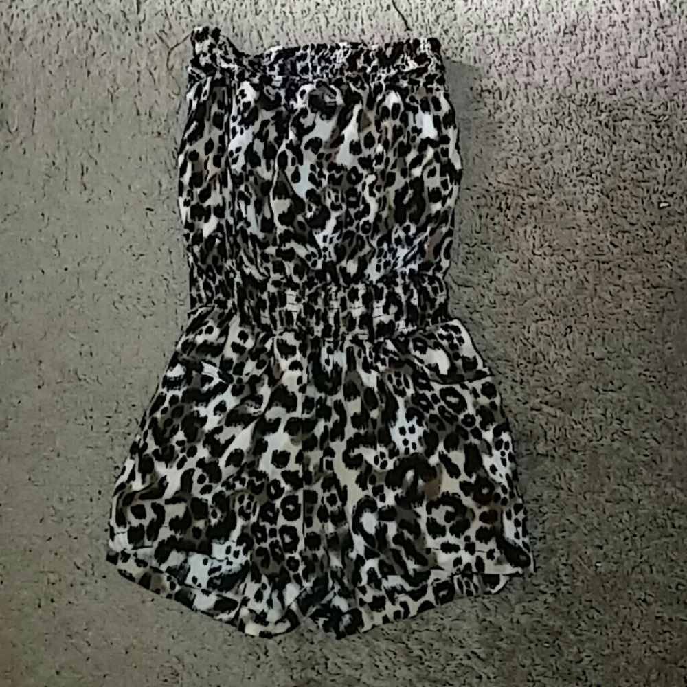 Cute leopard romper